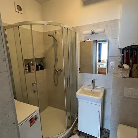 아파트 Sunny & Spacious Apartment,
